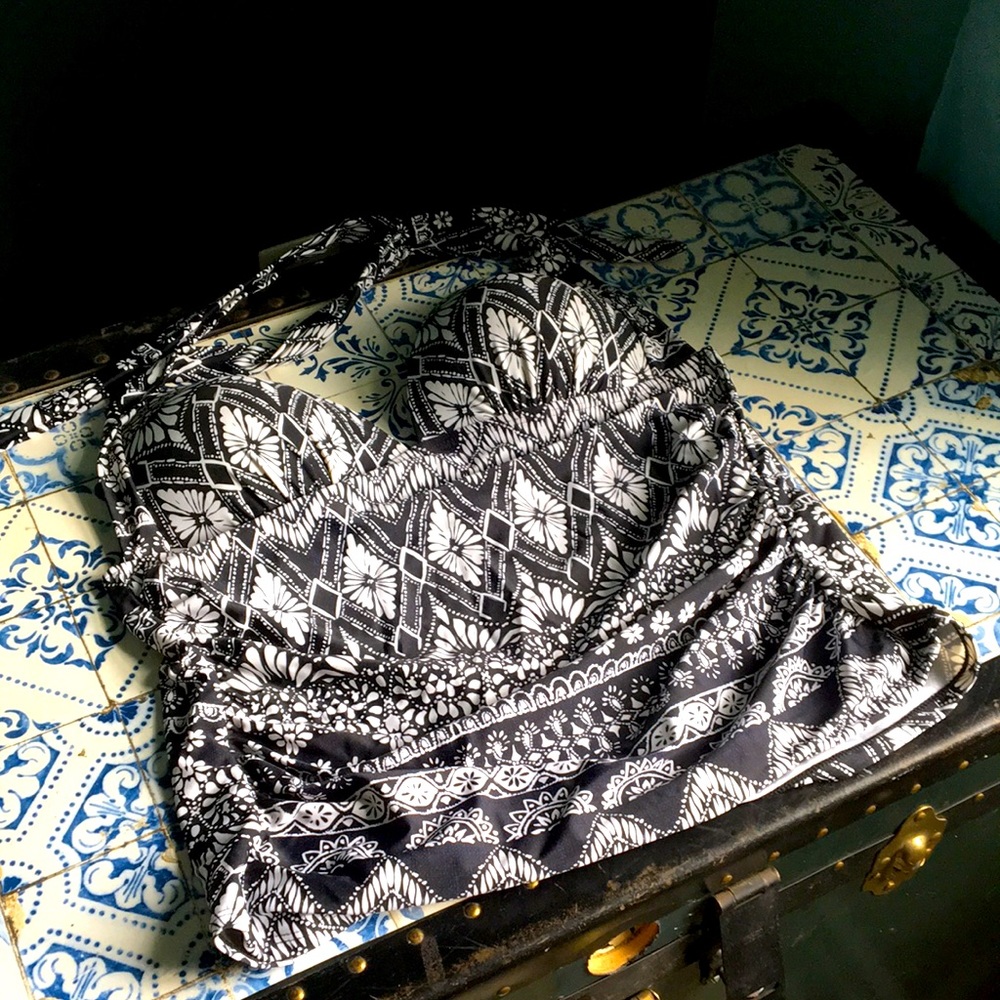 St. Johns Bay Size 14 black & white halter top